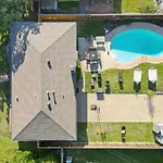 Spectacular 6Br 2,5Ba Holiday Home With Pool